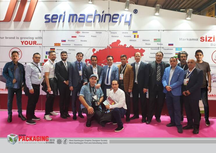 میثم ستاری به همراه چاپخانه داران و طراحان گرافیک استان